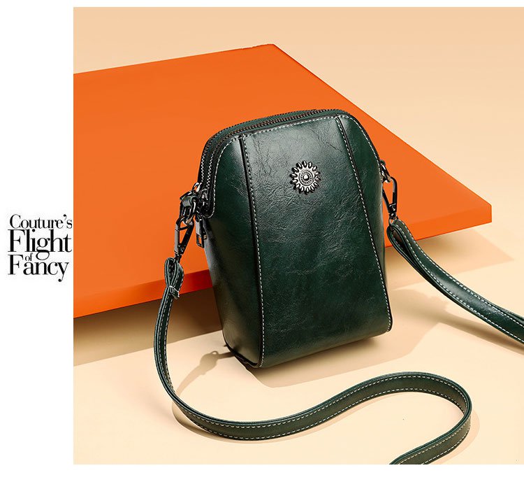 Γαλλική σαγχή όμφομου with a matching pouch