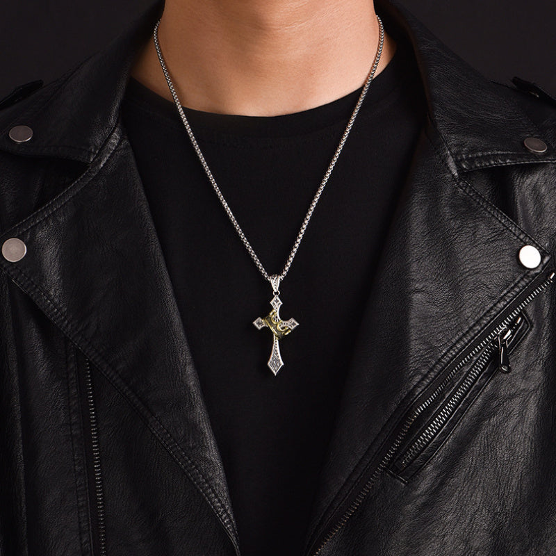 Obesek s kraljestvenim križem in krono-SI