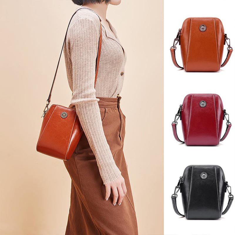 Γαλλική σαγχή όμφομου with a matching pouch