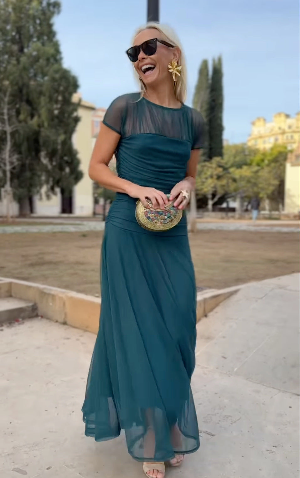 Γυναικείο φόρεμα σιφόν σε λαισβαλαίικο στυλ su arvalia apykakle ir svoetėmis-LT 