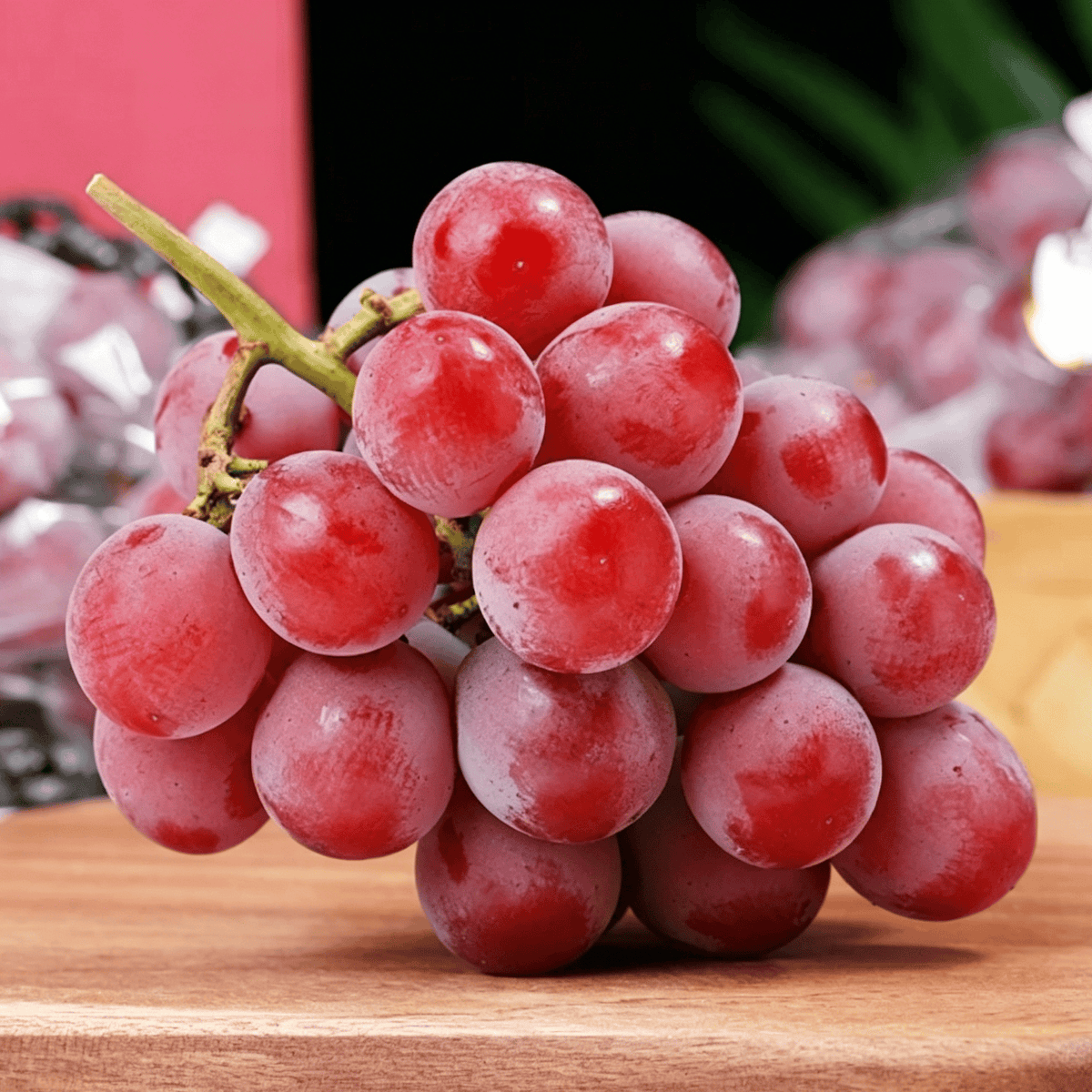 Omejena nova sorta – grozdna semena Queen Nina za sladke, sočne vrtne letine 🍇-SI