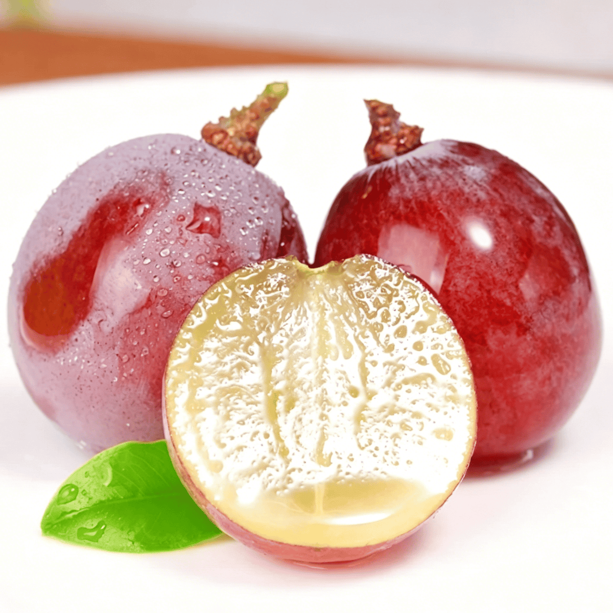 Omejena nova sorta – grozdna semena Queen Nina za sladke, sočne vrtne letine 🍇-SI