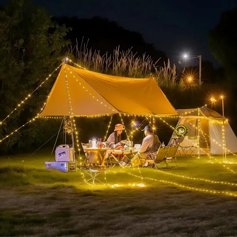 Kamp svetilka™💡 10-metrska zložljiva svetilka 🔋 8-urna življenjska doba baterije 🌈 Več barvnih nastavitev ⚙️ Postavitev v nekaj sekundah-SI