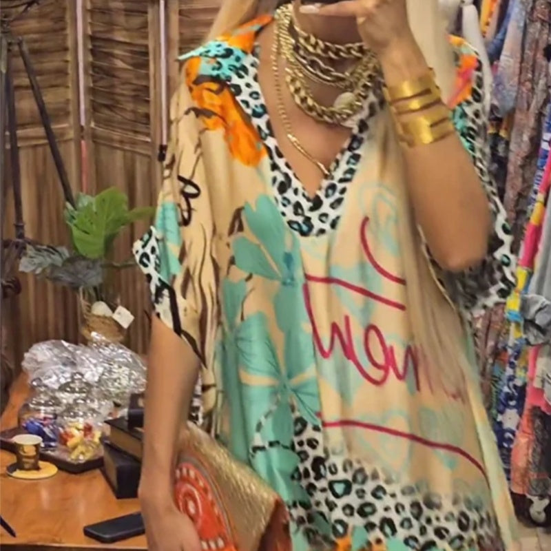 Moteriška suknelė trumpomis rankovėmis su giliu V kaklu