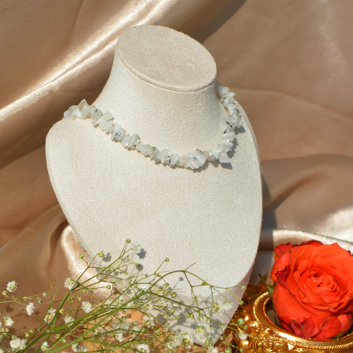 Moonstone choker karoliai