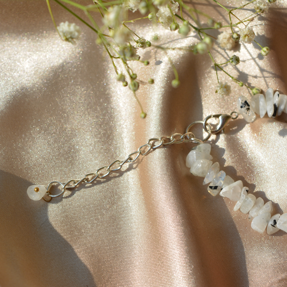 Moonstone choker karoliai